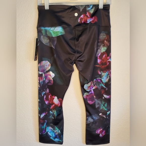 Active Queens Capri Yoga Pants - Picture 2 of 9